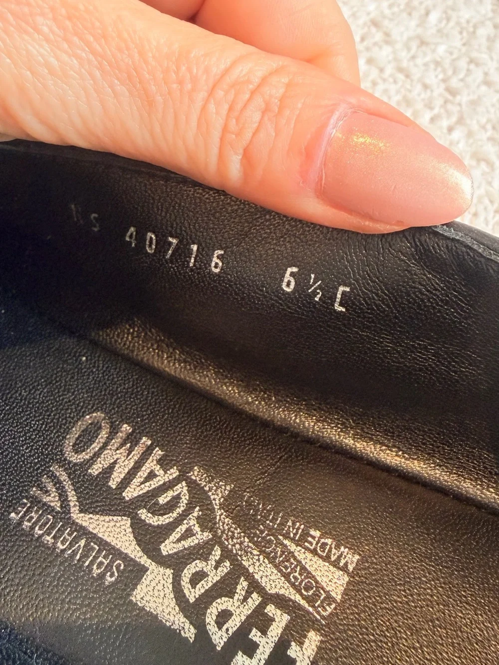 Authentic Salvatore Ferragamo Vara Bow Black Leather Loafers – Size 6.5 C